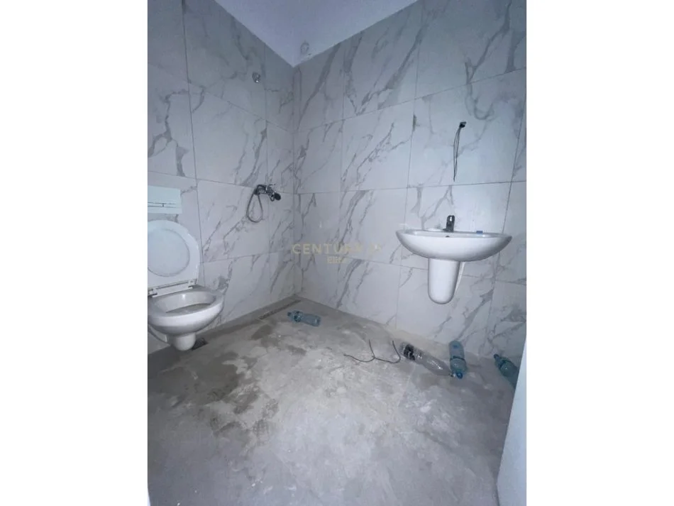 Tirane, shitet apartament 2+1+Aneks+Ballkon Kati 4, 109 m² 92.000 € (Qender Kamez)