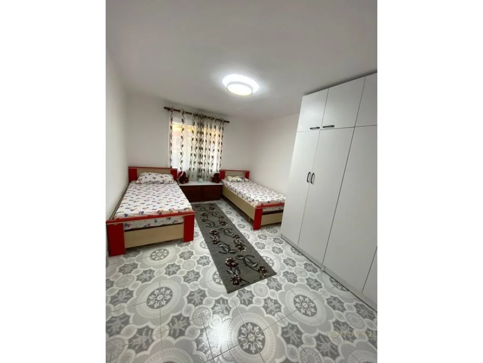 Tirane, jepet me qera apartament 2+1 Kati 4, 76 m² 600 € 