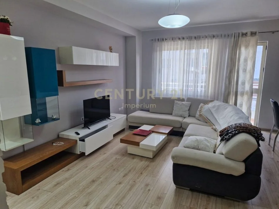 Tirane, jap me qera apartament 3+1+Ballkon Kati 8, 155 m² 500 € 