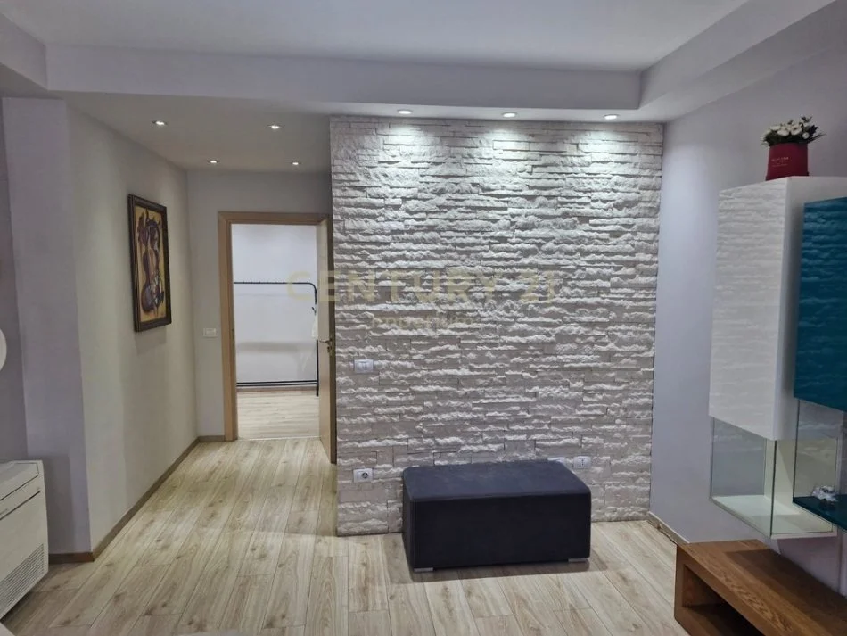 Tirane, jap me qera apartament 3+1+Ballkon Kati 8, 155 m² 500 € 