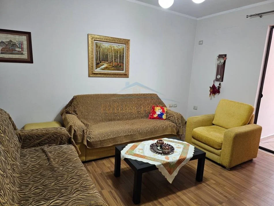 Tirane, jepet me qera apartament 2+1+Ballkon Kati 3, 98 m² 500 € (Don bosko)