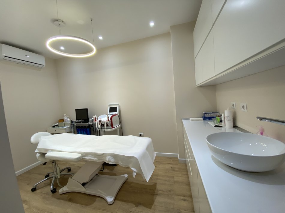 KOMUNA E PARISIT AMBIENT KLINIKE ME QIRA