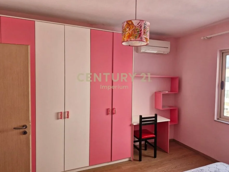 Tirane, jap me qera apartament 3+1+Ballkon Kati 8, 155 m² 500 € 