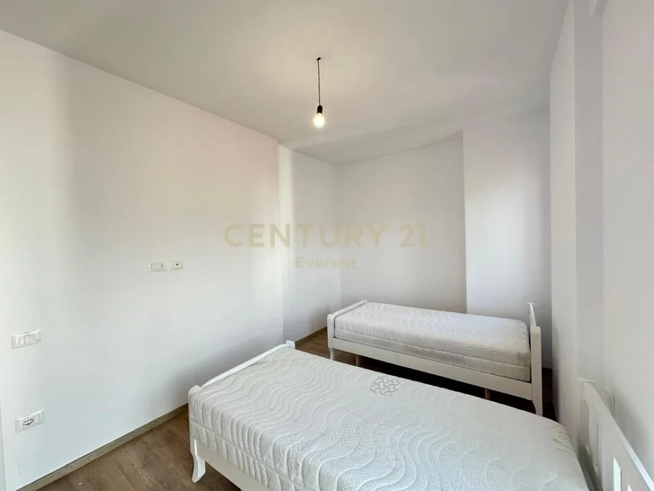 Tirane, jepet me qera apartament 2+1 Kati 8, 93 m² 550 € (Farmacia 10)