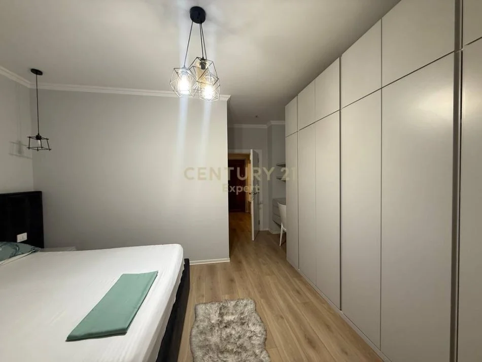 Tirane, jepet me qera apartament 1+1+Ballkon Kati 4, 70 m² 850 € 