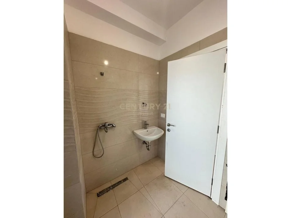 Tirane, jepet me qera apartament 2+1 Kati 8, 93 m² 550 € (Farmacia 10)