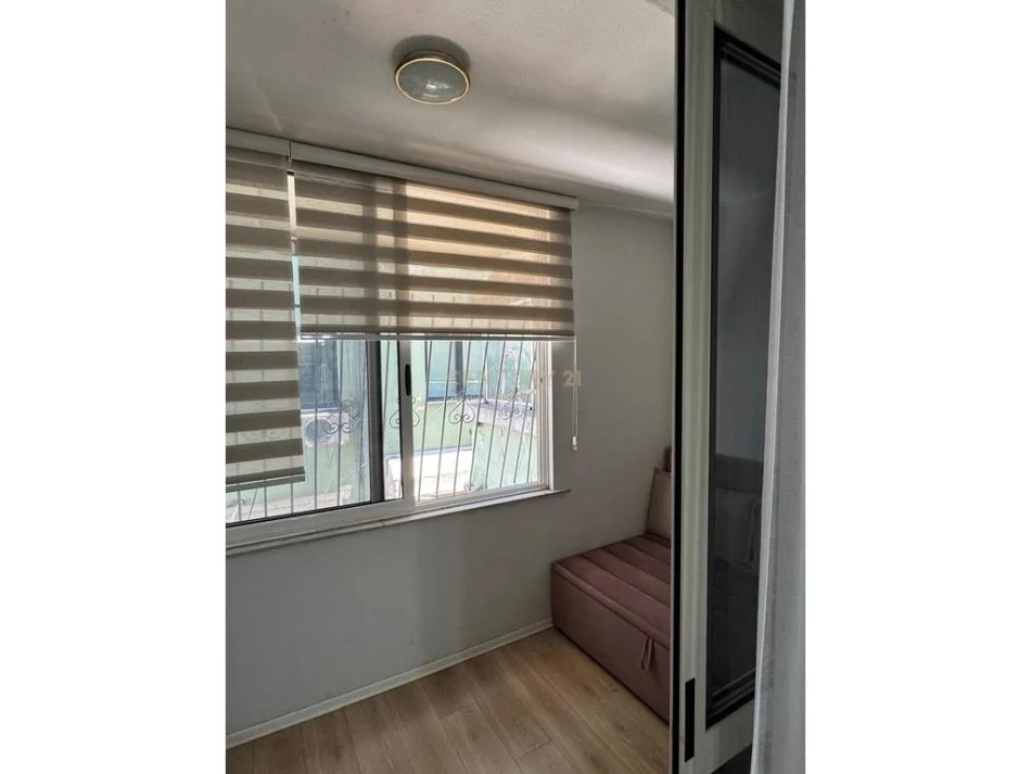 Tirane, jepet me qera apartament 1+1+Ballkon Kati 4, 70 m² 850 € 