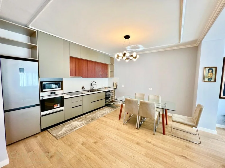 Tirane, jepet me qera apartament 2+1 Kati 9, 100 m² 850 € (Shkolla e baletit)