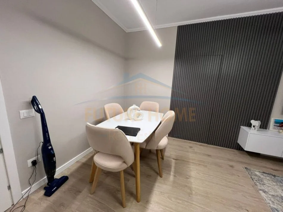 Tirane, shitet apartament 2+1+Ballkon Kati 1, 114 m² 210.000 € (Zogu i Zi)