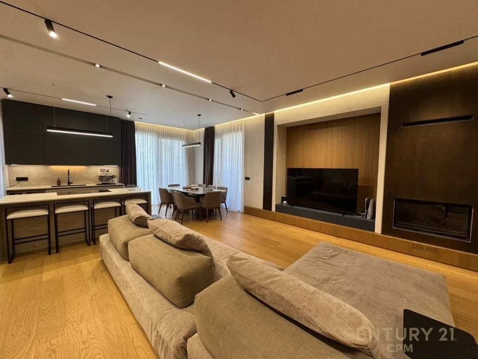 Tirane, jepet me qera Vile 3 Katshe Kati 3, 325 m² 4.500 € (Lunder)