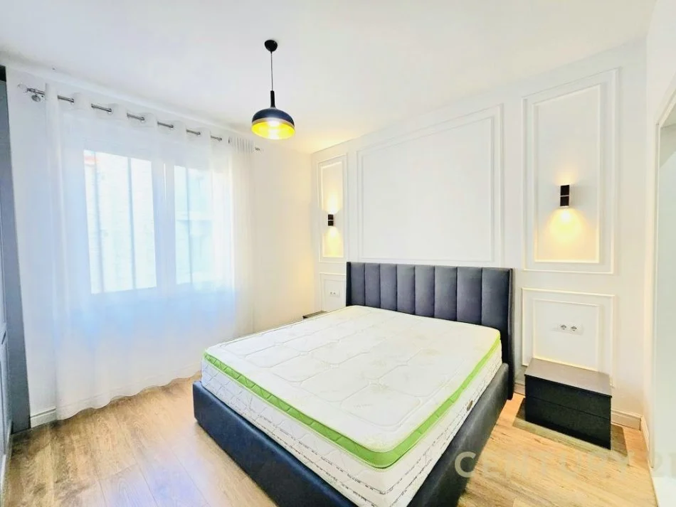 Tirane, jepet me qera apartament 3+1+post parkimi Kati 3, 130 m² 1.000 € (Kopshti Botanik)