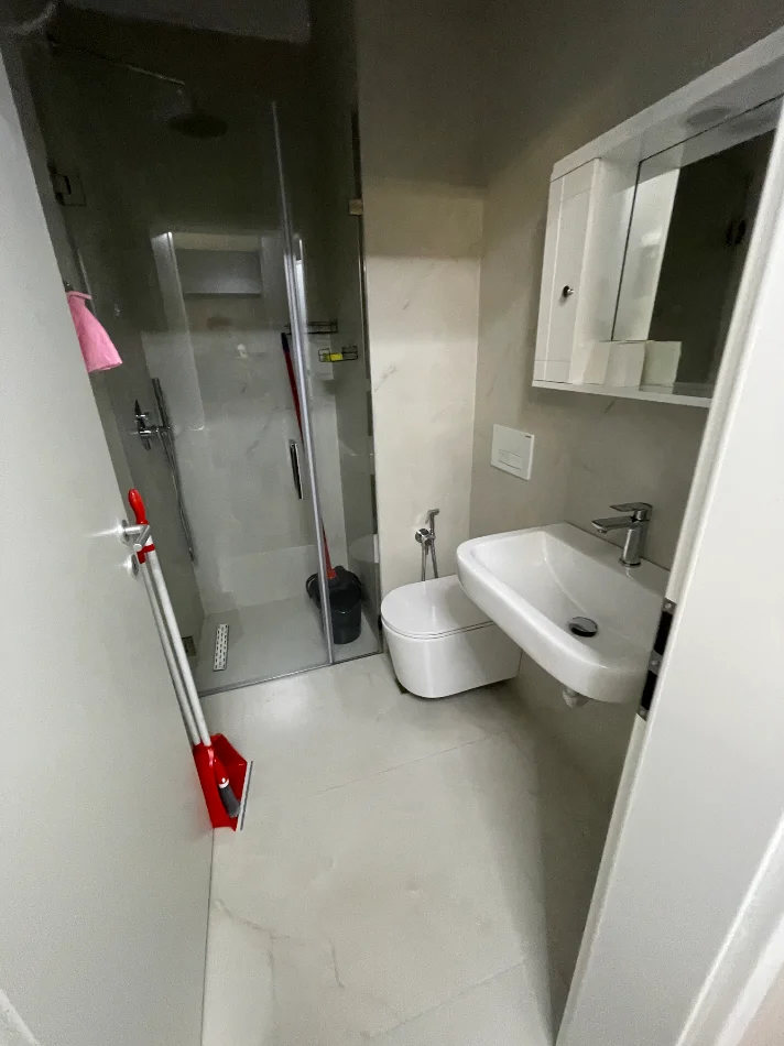 Tirane, jepet me qera apartament 1+1+Ballkon Kati 5, 50 m² 400 € (Rruga Pasho Hysa)