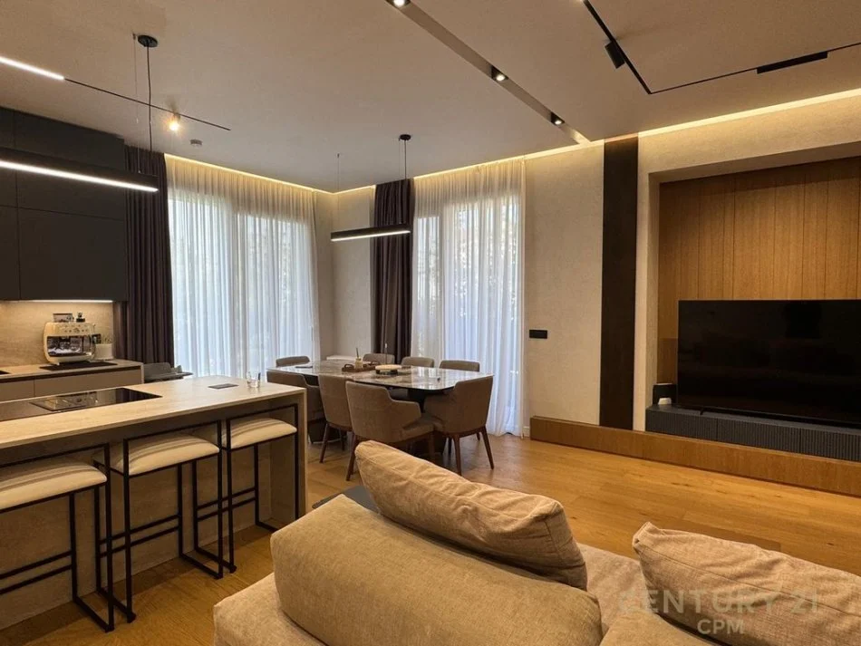 Tirane, jepet me qera Vile 3 Katshe Kati 3, 325 m² 4.500 € (Lunder)