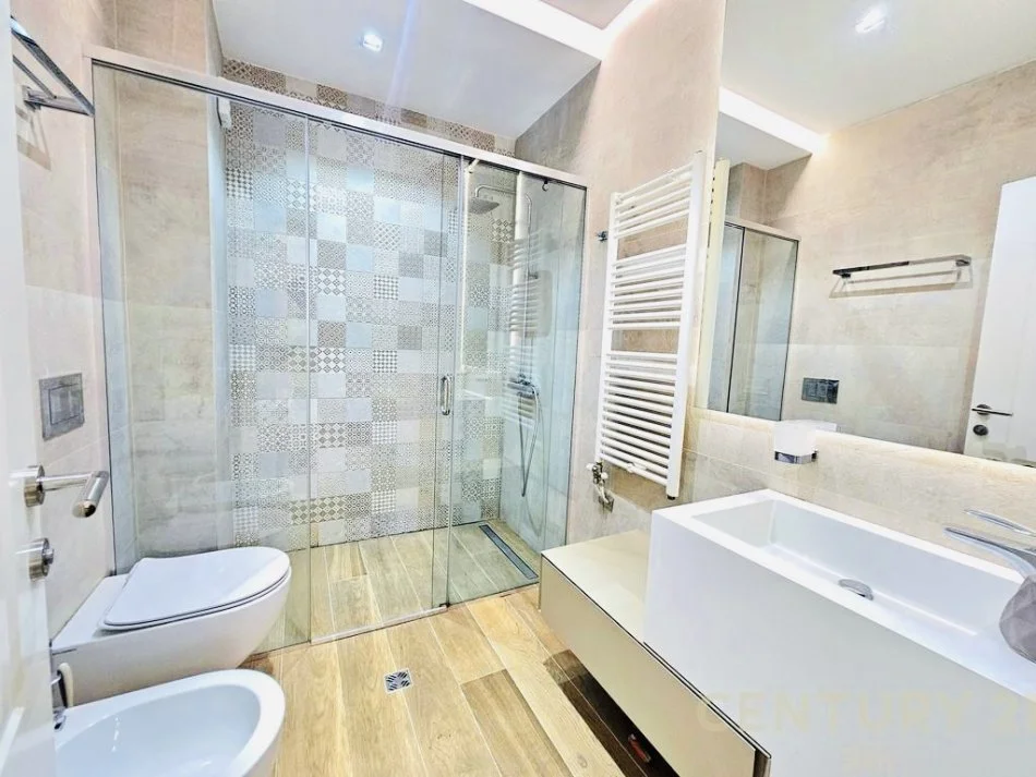 Tirane, jepet me qera apartament 3+1+post parkimi Kati 3, 130 m² 1.000 € (Kopshti Botanik)