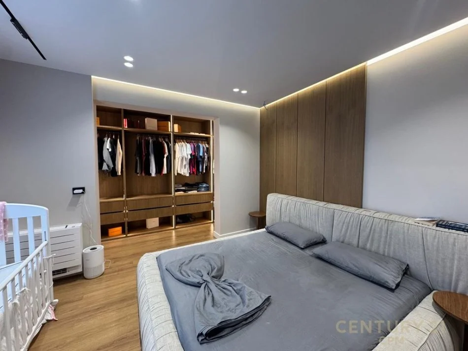 Tirane, jepet me qera Vile 3 Katshe Kati 3, 325 m² 4.500 € (Lunder)