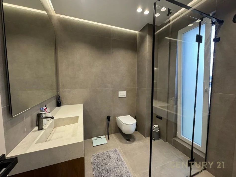 Tirane, jepet me qera Vile 3 Katshe Kati 3, 325 m² 4.500 € (Lunder)