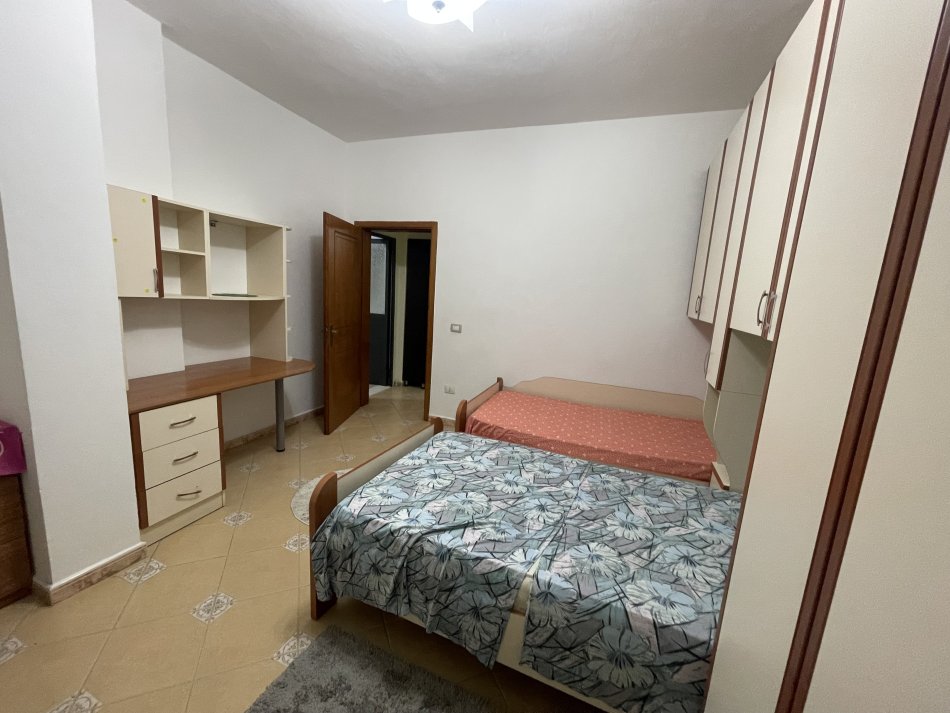 Apartament 3+1 me qira tek Kazazi ne Durres!!