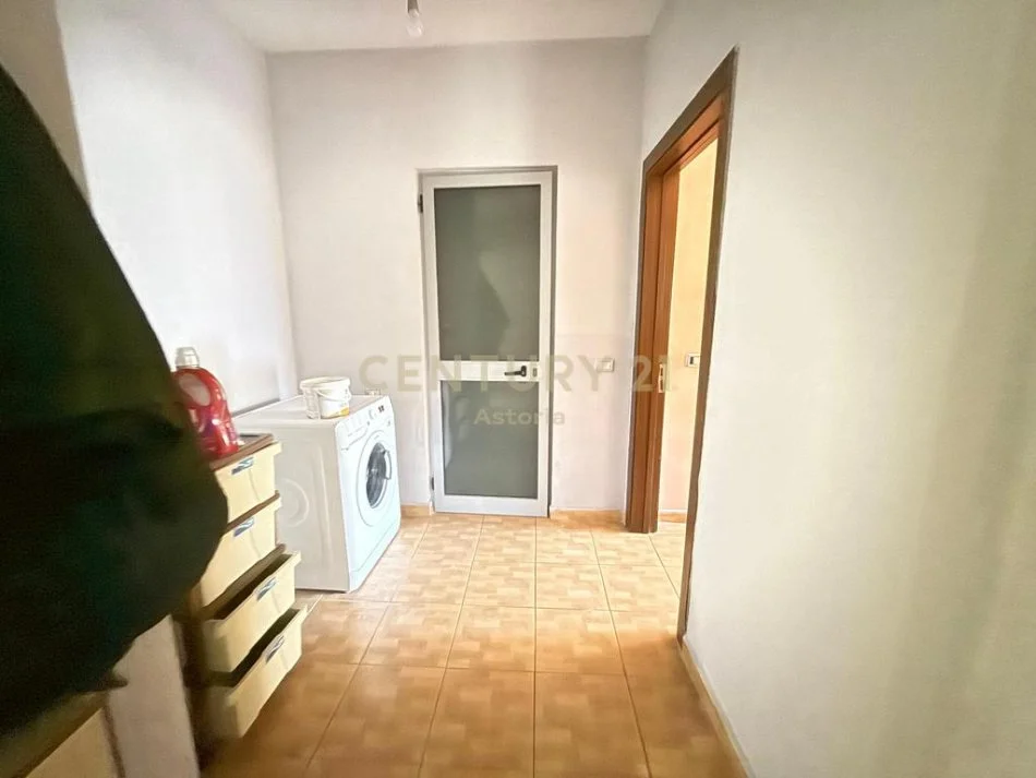 Tirane, shes 1+1+Ballkon Kati 1, 110.000 € 