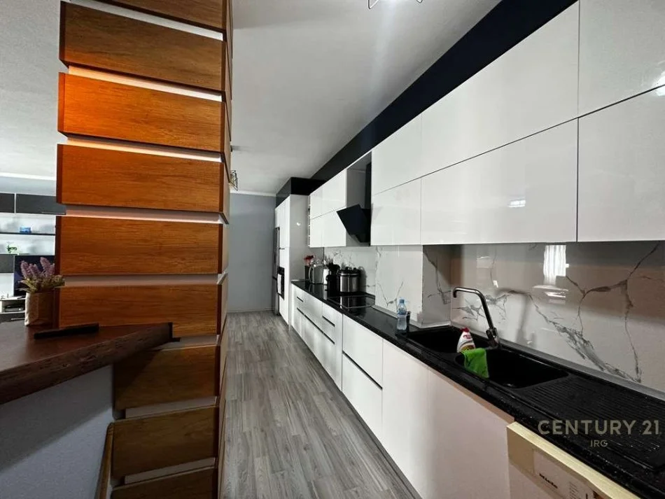 Tirane, shitet apartament 2+1+Aneks+Ballkon Kati 5, 122 m² 158.000 € (Fresk)