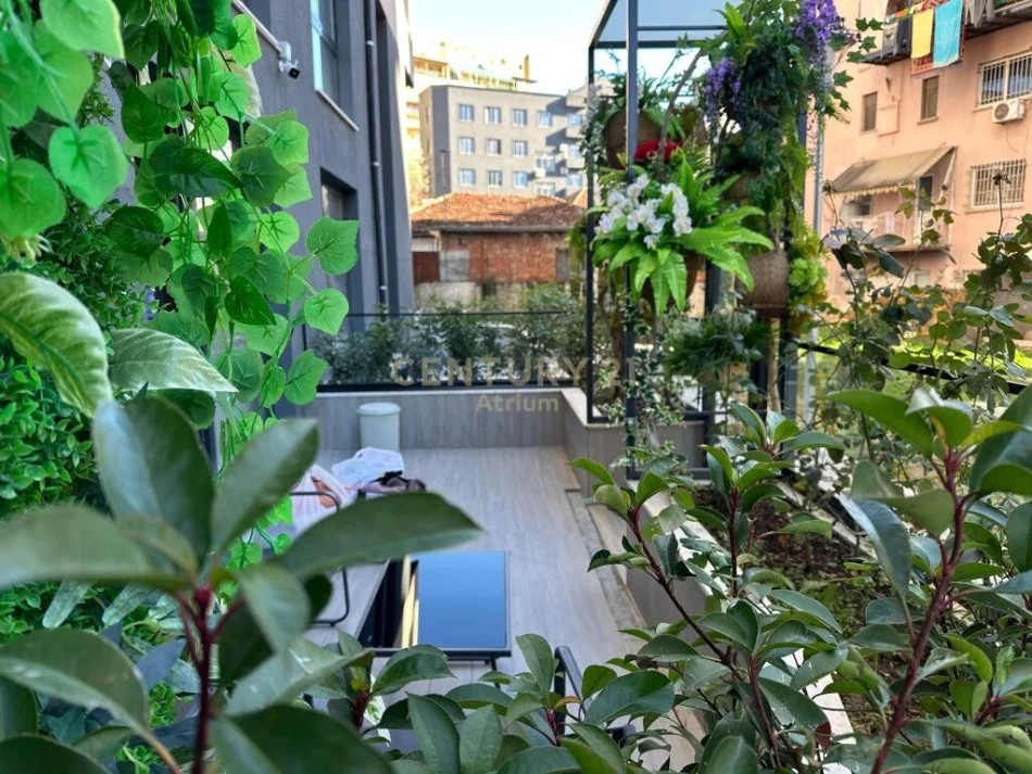 Tirane, jepet me qera apartament duplex Dublex Kati 1, 97 m² 1.500 € 