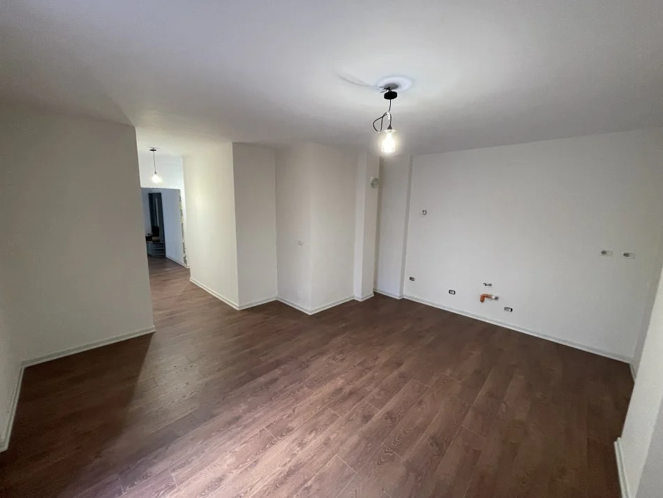 Tirane, shes apartament 1+1+Aneks+Ballkon Kati 2, 77 m² 140.000 € (Liqeni Thate)