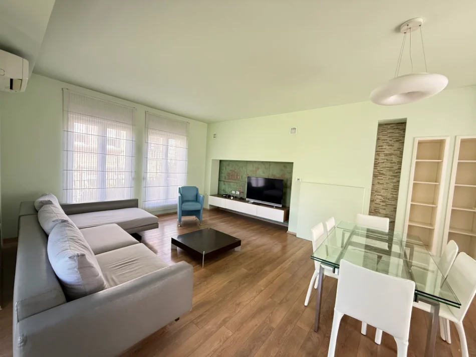Tirane, jepet me qera Vile Vile 3 Katshe Kati 3, 260 m² 2.700 € (Teg)