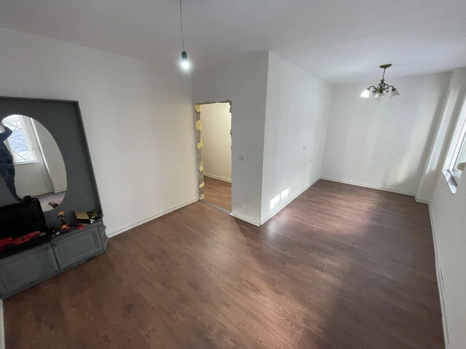 Tirane, shes apartament 1+1+Aneks+Ballkon Kati 2, 77 m² 140.000 € (Liqeni Thate)