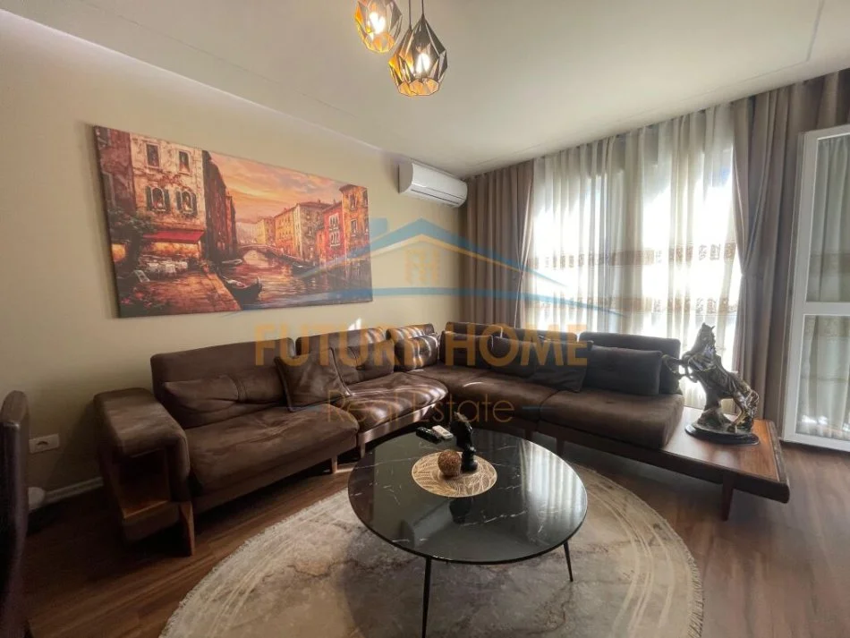 Tirane, shitet apartament 2+1+Ballkon Kati 9, 97 m² 167.000 € (5 Maj)