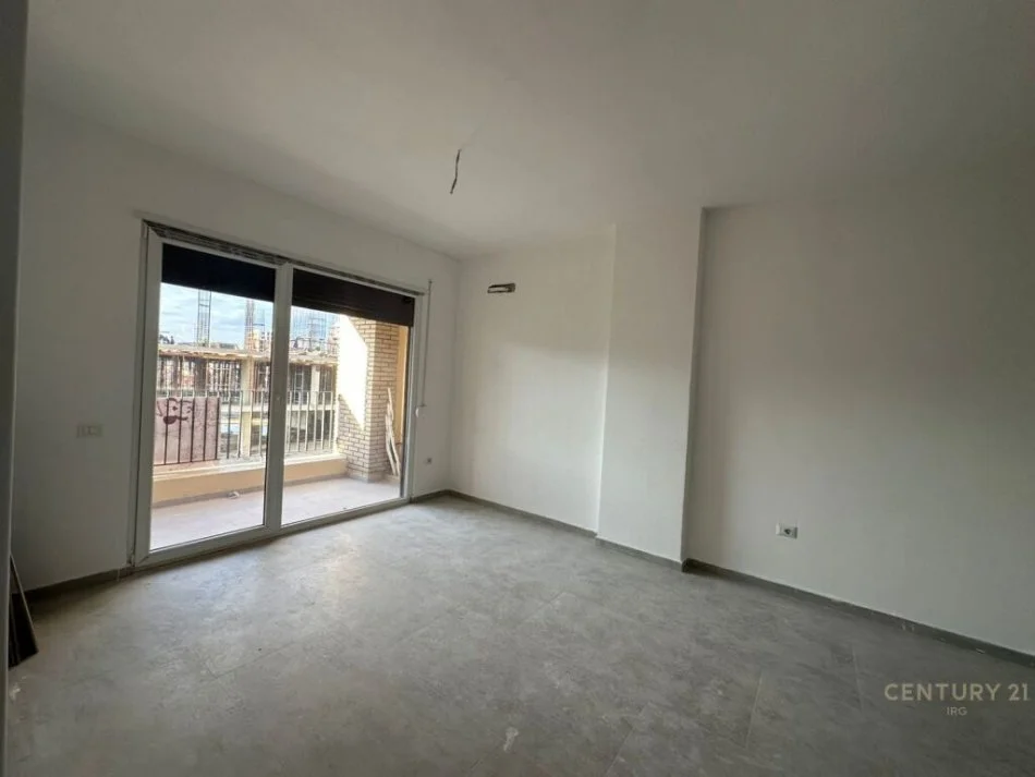 Tirane, jepet me qera apartament 2+1 Kati 2, 8 m² 