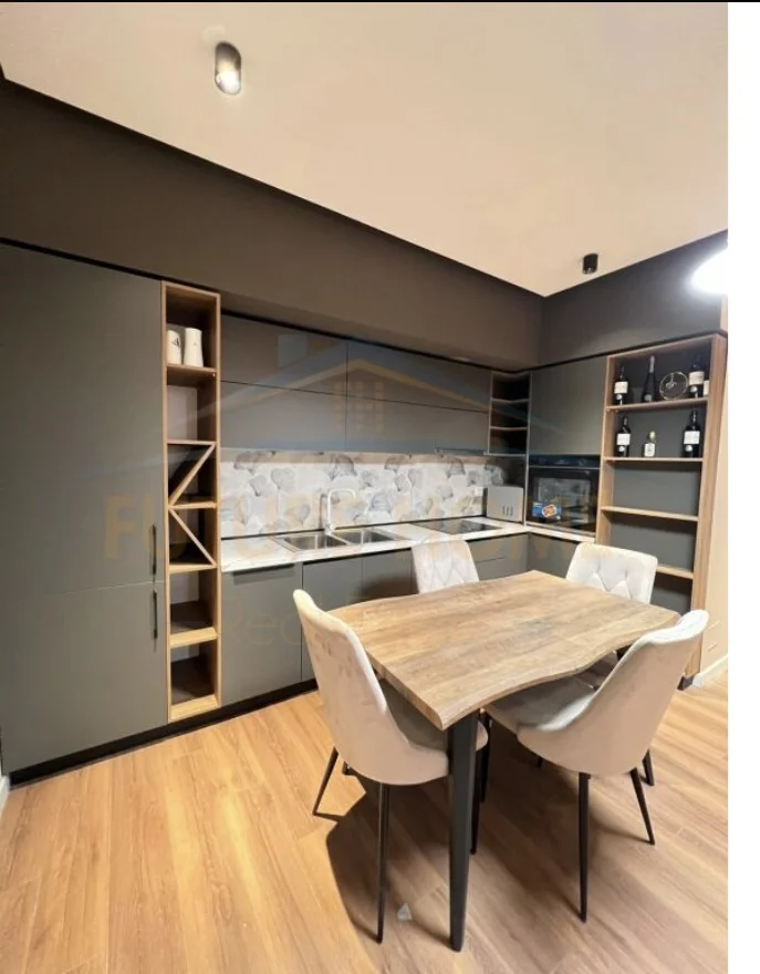 Tirane, jepet me qera apartament 2+1+Ballkon Kati 5, 100 m² 750 € (Artan lenja)