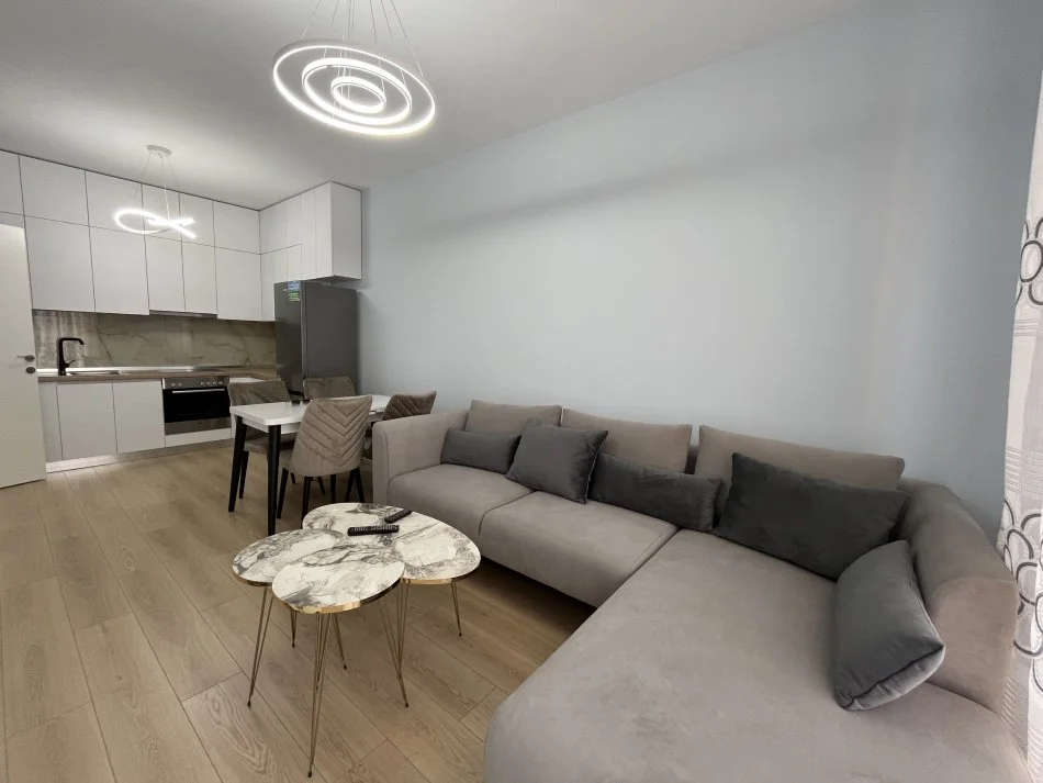 Tirane, jepet me qera apartament 1+1+Ballkon , 500 € 