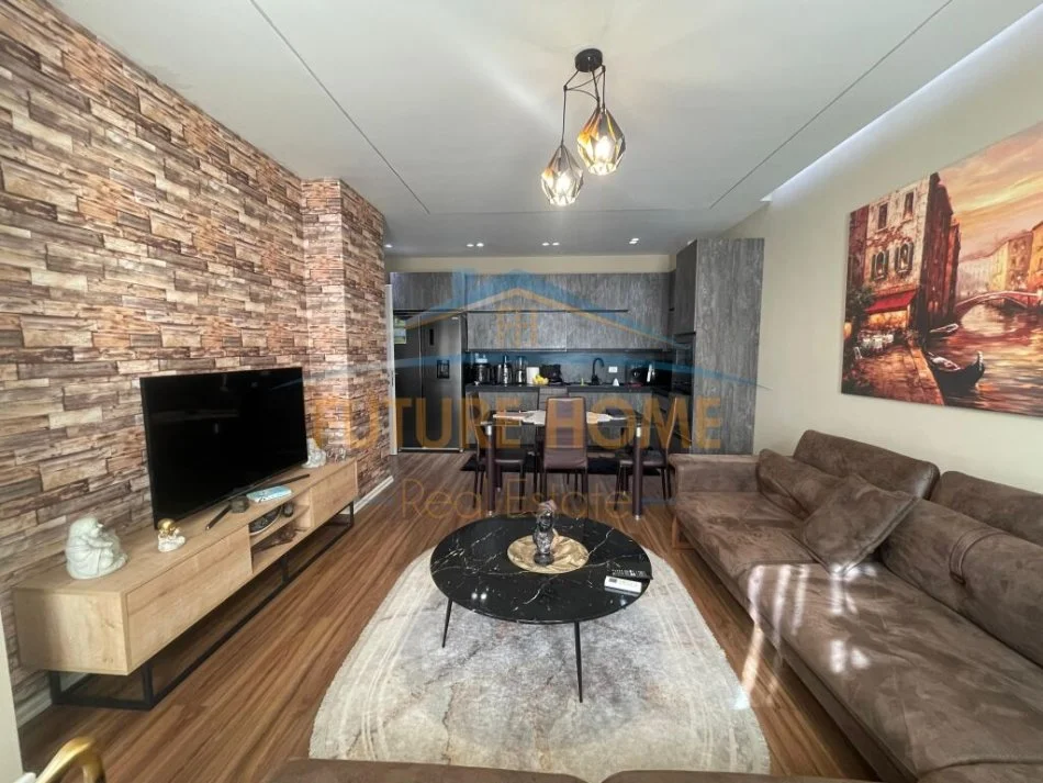 Tirane, shitet apartament 2+1+Ballkon Kati 9, 97 m² 167.000 € (5 Maj)