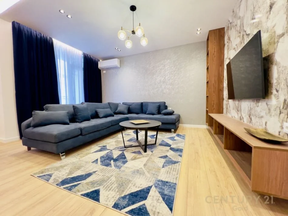 Tirane, jepet me qera apartament 2+1 Kati 3, 85 m² 900 € 