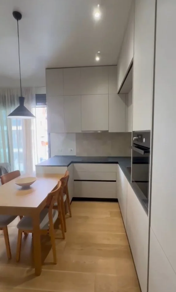 Tirane, jepet me qera apartament 2+1+Ballkon Kati 5, 100 m² 1.300 € (Rruga e Kosovareve)