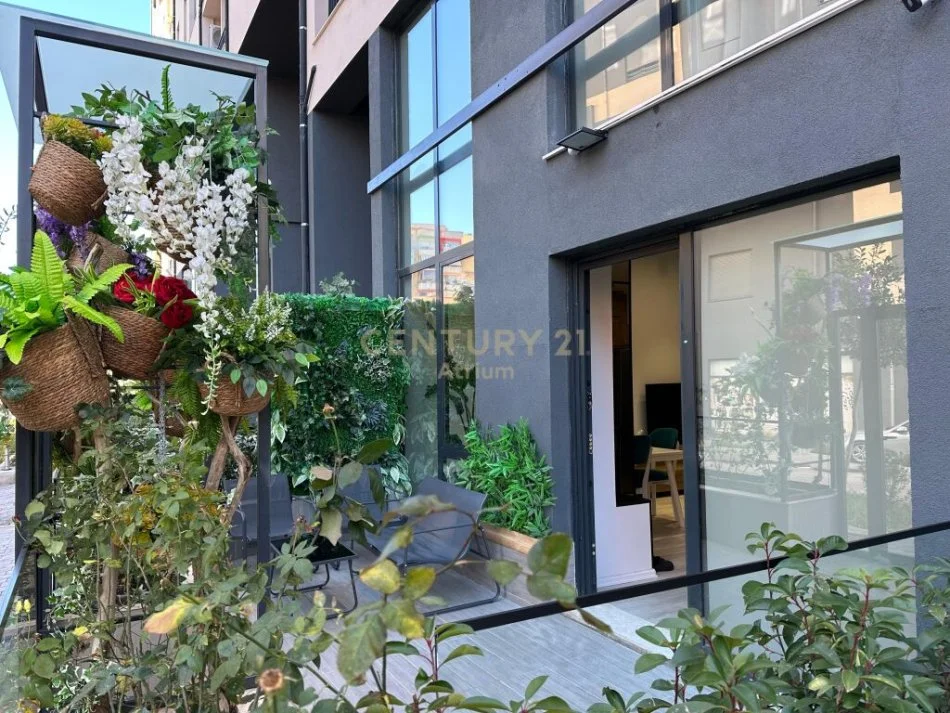 Tirane, jepet me qera apartament duplex Dublex Kati 1, 97 m² 1.500 € 