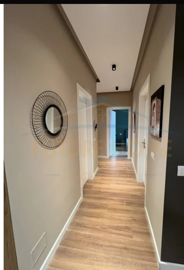 Tirane, jepet me qera apartament 2+1+Ballkon Kati 5, 100 m² 750 € (Artan lenja)