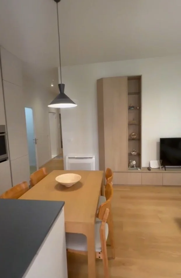 Tirane, jepet me qera apartament 2+1+Ballkon Kati 5, 100 m² 1.300 € (Rruga e Kosovareve)