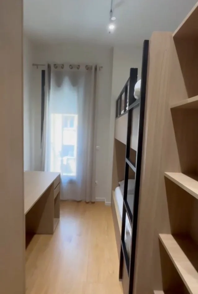 Tirane, jepet me qera apartament 2+1+Ballkon Kati 5, 100 m² 1.300 € (Rruga e Kosovareve)