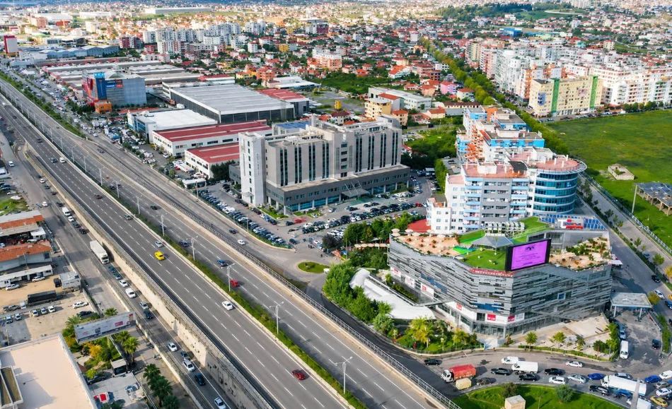 Tirane, jepet me qera hotel , 2.000 m² 15.000 € 
