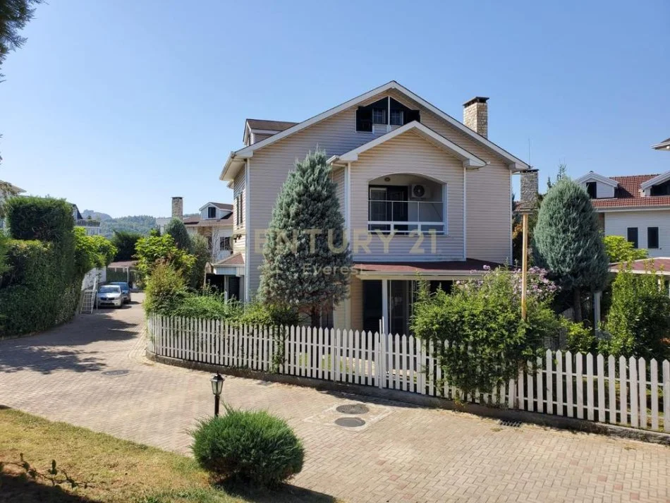 Tirane, jepet me qera Vile 3 Katshe Kati 3, 385 m² 3.000 € (TEG, Garden Villas)