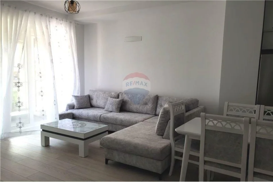 Tirane, jepet me qera apartament 2+1 , 600€ RugaSiri Kodra)