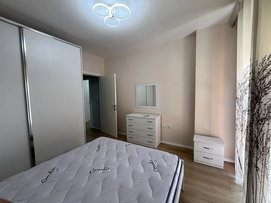 Tirane, jepet me qera apartament 1+1+Ballkon , 500 € 