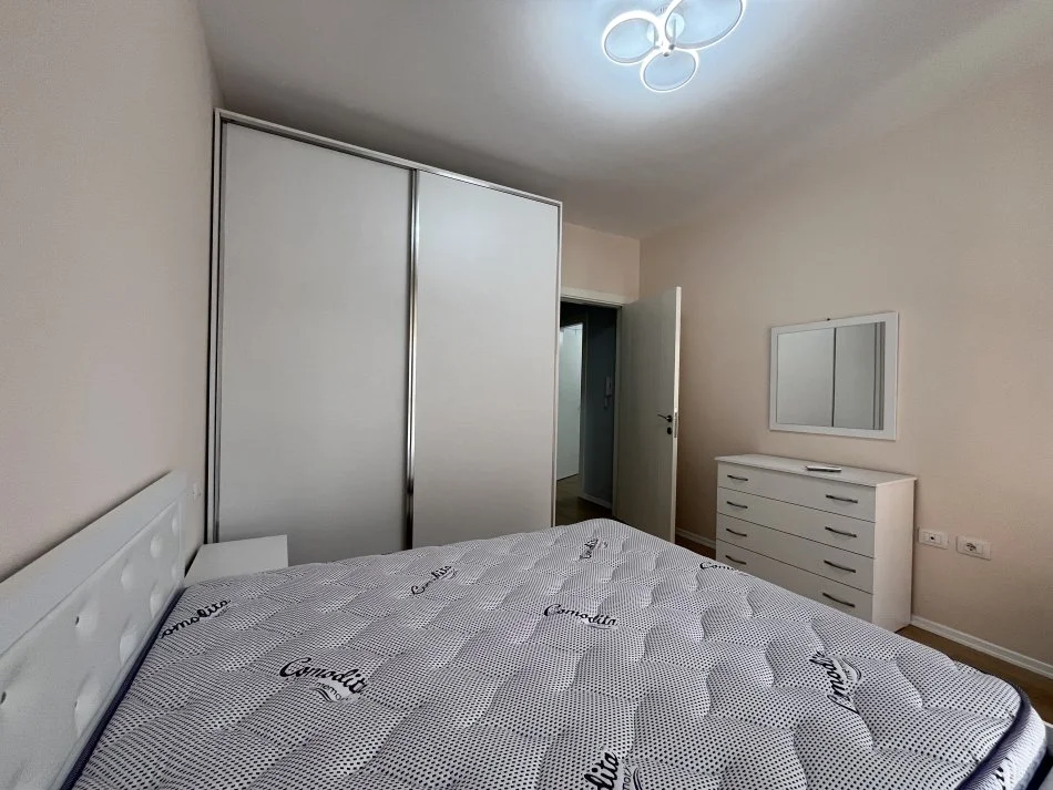 Tirane, jepet me qera apartament 1+1+Ballkon , 500 € 