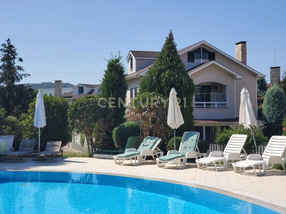 Tirane, jepet me qera Vile 3 Katshe Kati 3, 385 m² 3.000 € (TEG, Garden Villas)