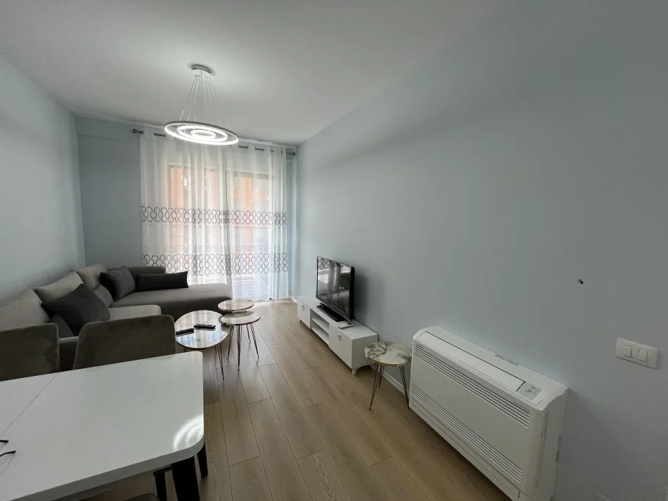 Tirane, jepet me qera apartament 1+1+Ballkon , 500 € 