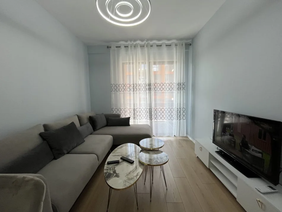 Tirane, jepet me qera apartament 1+1+Ballkon , 500 € 