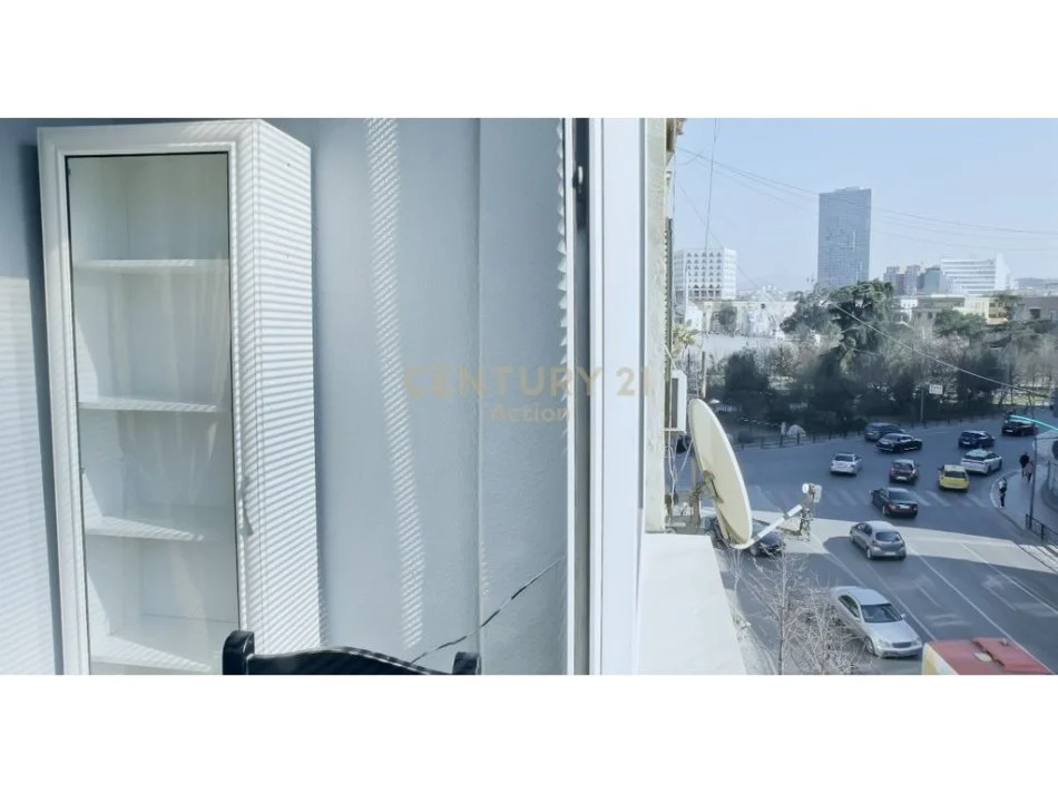 Tirane, jepet me qera apartament 2+1 Kati 4, 100 m² 730 € 