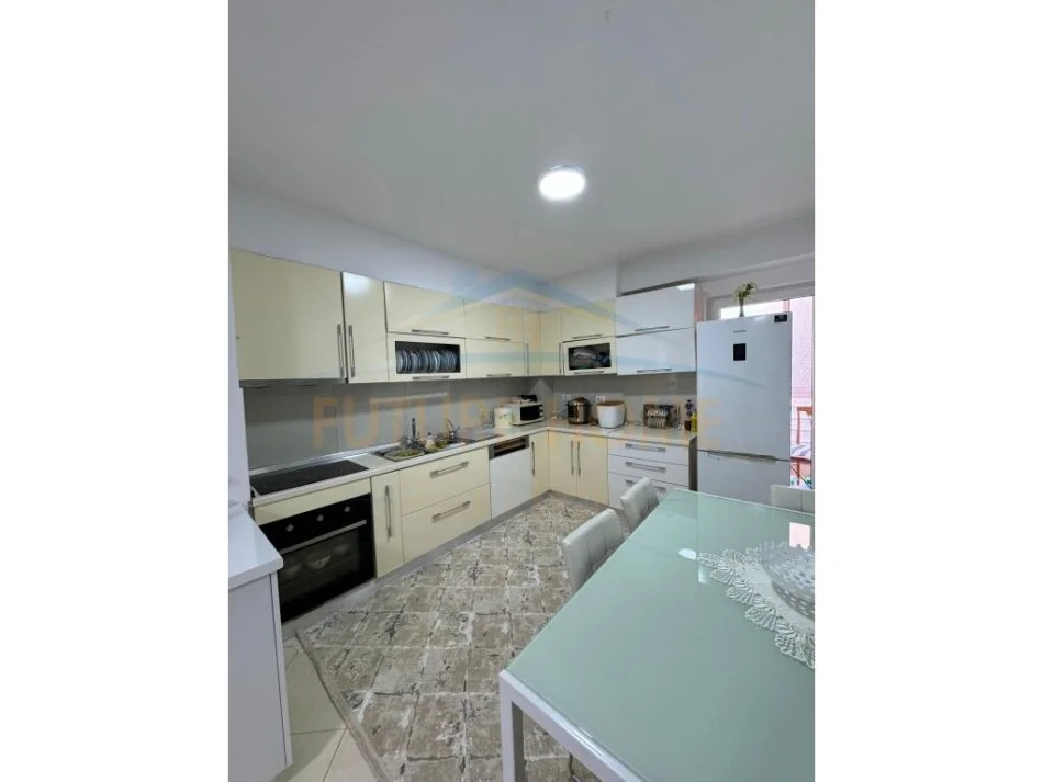 Tirane, shitet apartament 3+1+Ballkon Kati 4, 118 m² 180.000 € (Jordan Misja)