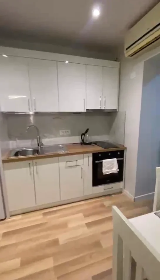 Tirane, jepet me qera apartament 1+1 Kati 3, 55 m² 550 € (Ministria e Drejtesis ,Rruga Fortuzi)