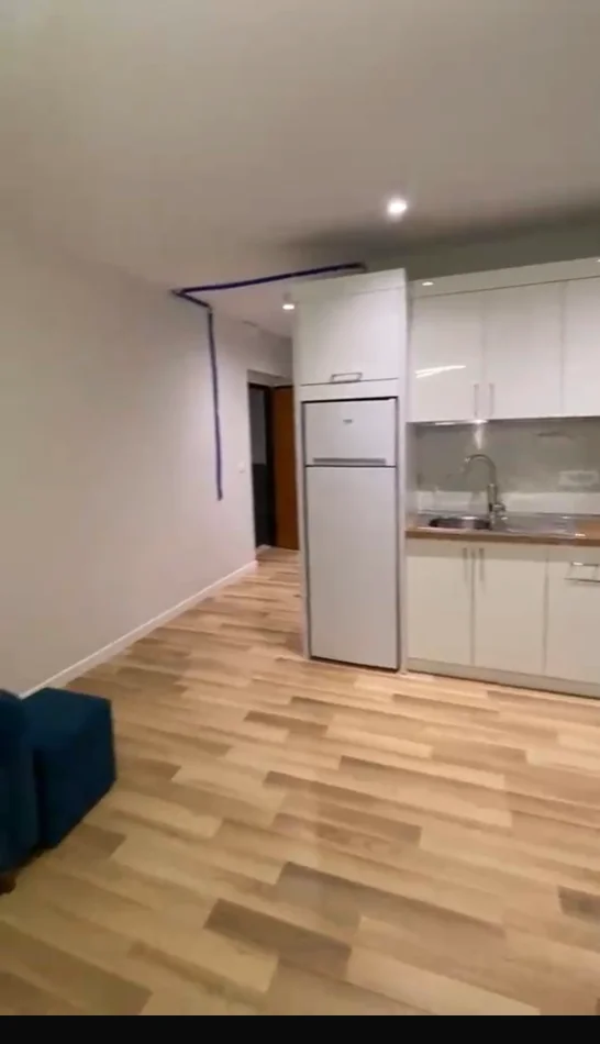 Tirane, jepet me qera apartament 1+1 Kati 3, 55 m² 550 € (Ministria e Drejtesis ,Rruga Fortuzi)